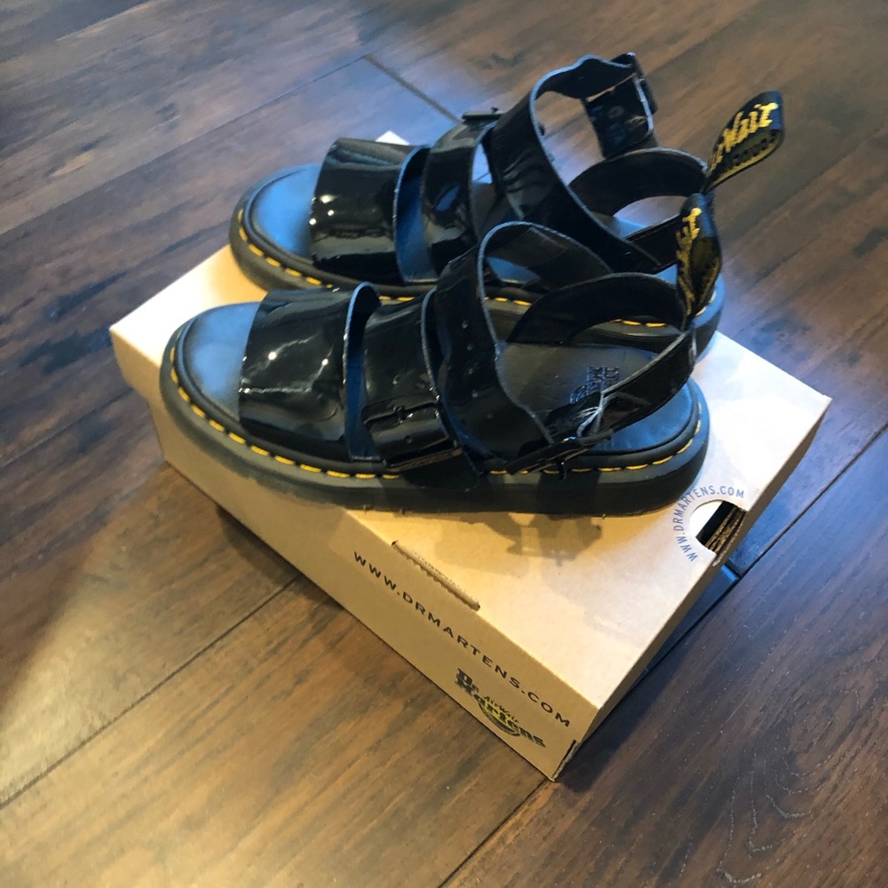 GRYPHON PATENT LEATHER GLADIATOR SANDALS women’s 7